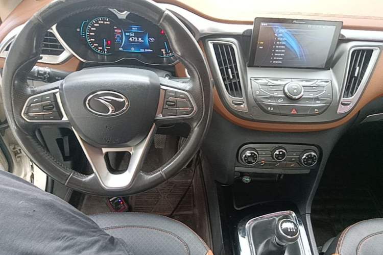 Used Soueast DX7 2017 1.5T Manual Luxury Model Center Console
