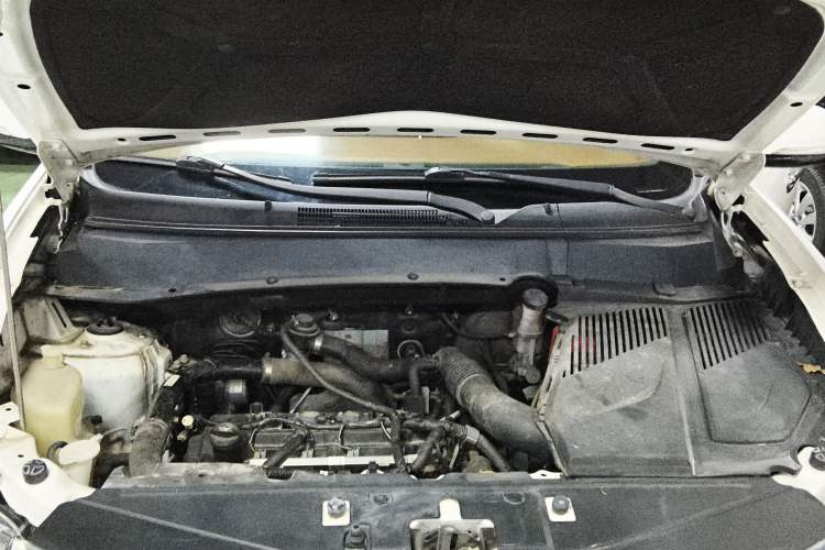 Used Soueast DX7 2017 1.5T Automatic Glory Edition Engine Bay