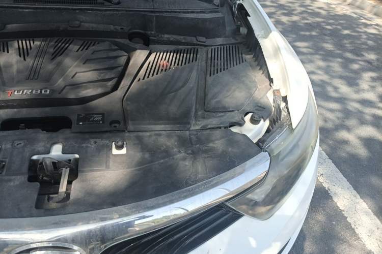 Used Soueast DX7 2017 1.5T Manual Triumph Edition Engine Bay Left