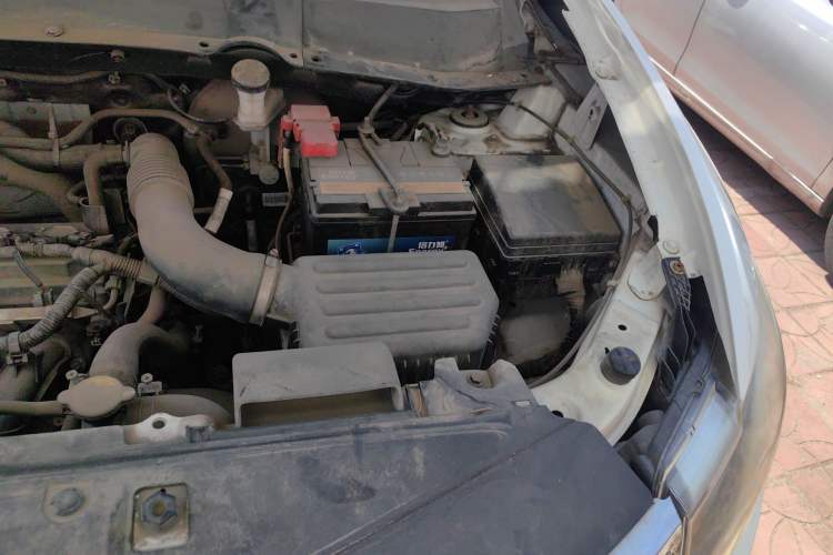 Used Soueast DX7 2017 1.5T Manual Triumph Edition Engine Bay Left