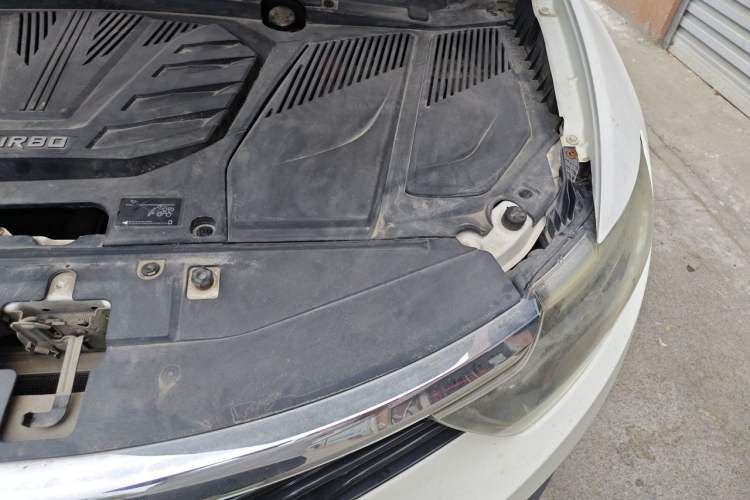 Used Soueast DX7 2017 1.5T Automatic Luxury Model Engine Bay Left