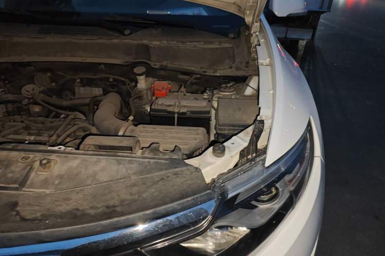 Used Soueast DX7 2017 1.5T Automatic Glory Edition Engine Bay Left