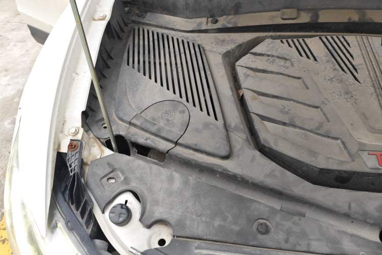 Used Soueast DX7 2017 1.5T Automatic Luxury Model Engine Bay Right