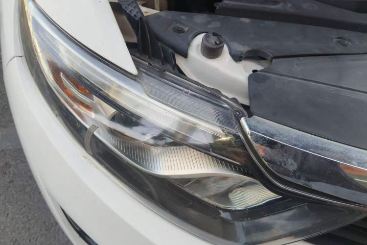 Used Soueast DX7 2017 1.5T Automatic Glory Edition Engine Bay Right