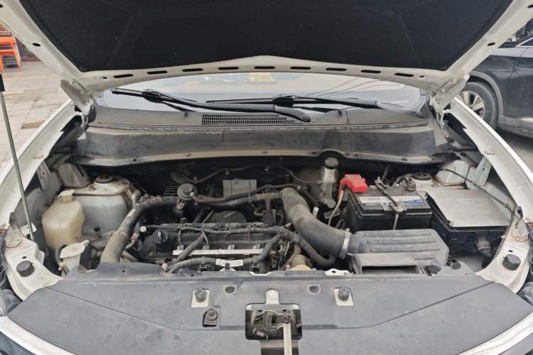 Used Soueast DX7 2017 1.5T Automatic Luxury Model Engine Bay