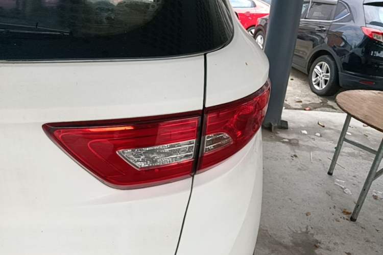 Used Soueast DX7 2017 1.5T Manual Luxury Model Exterior 3