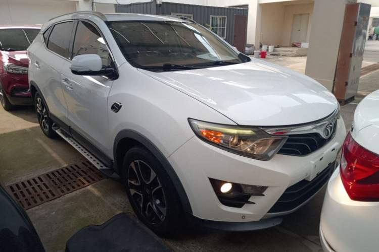 Used Soueast DX7 2017 1.5T Automatic Luxury Model Front Right 45 Deg