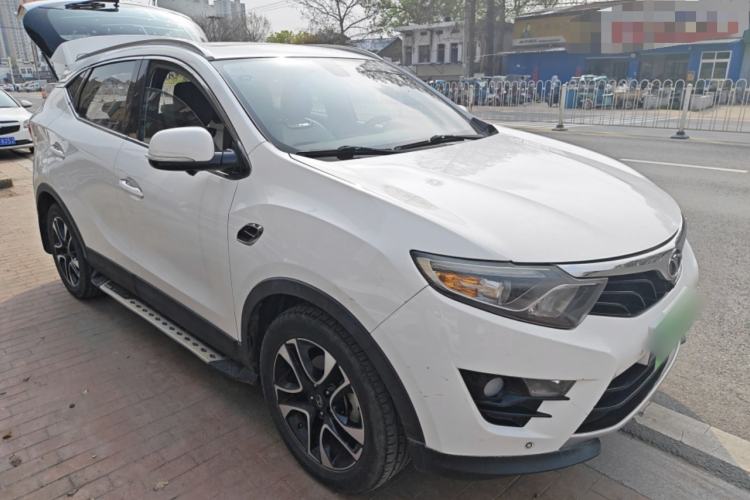 Used Soueast DX7 2017 1.5T Automatic White Rider Trim Front Right 45 Deg
