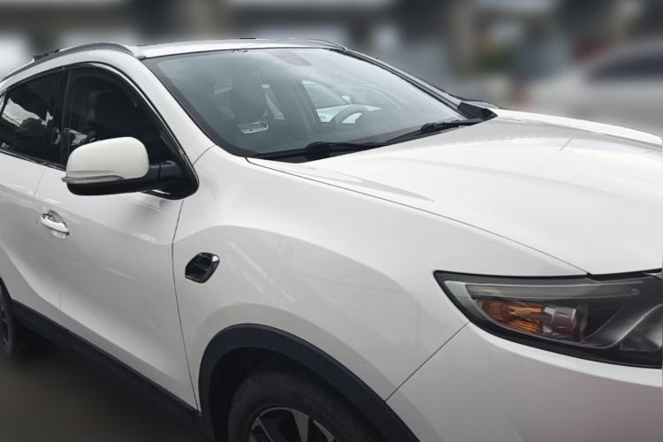 Used Soueast DX7 2017 1.5T Automatic Luxury Model Front Right 45 Deg