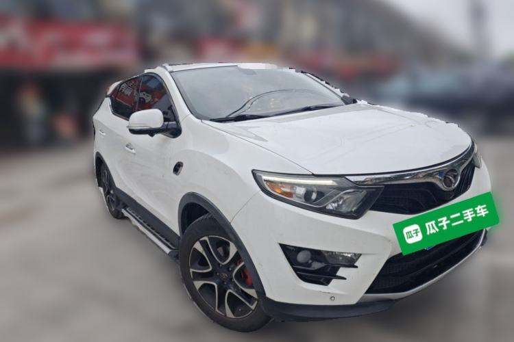 Used Soueast DX7 2017 1.5T Automatic Luxury Model Front Right 45 Deg