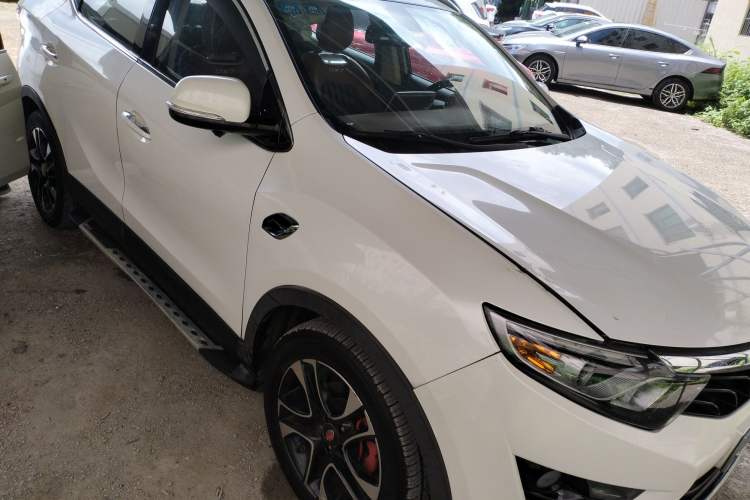Used Soueast DX7 2017 1.5T Automatic Luxury Model Front Right 45 Deg