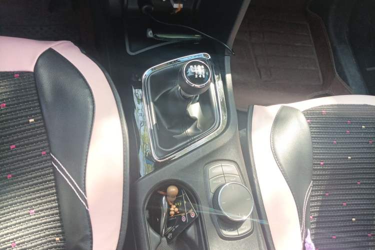Used Soueast DX7 2017 1.5T Manual Triumph Edition Gear Lever