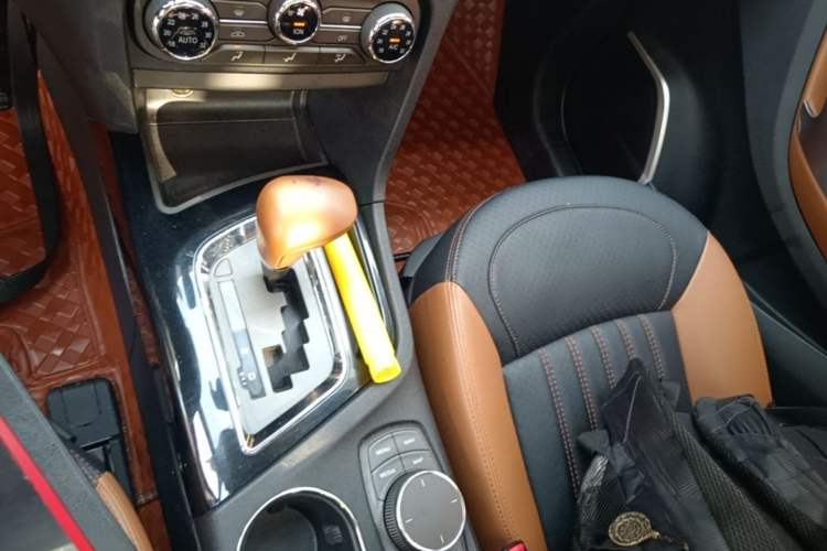 Used Soueast DX7 2017 1.5T Automatic Luxury Model Gear Lever