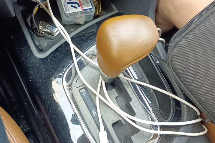 Used Soueast DX7 2017 1.5T Automatic Luxury Model Gear Lever