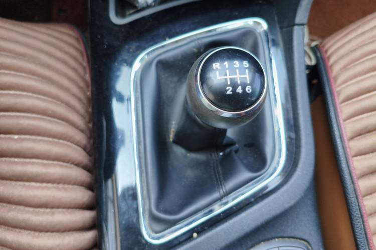 Used Soueast DX7 2017 1.5T Manual Luxury Model Gear Lever