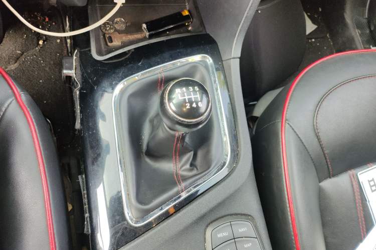 Used Soueast DX7 2017 1.5T Manual Triumph Edition Gear Lever