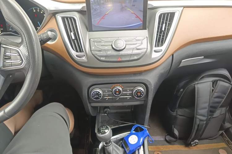 Used Soueast DX7 2017 1.5T Manual Triumph Edition Gear Lever