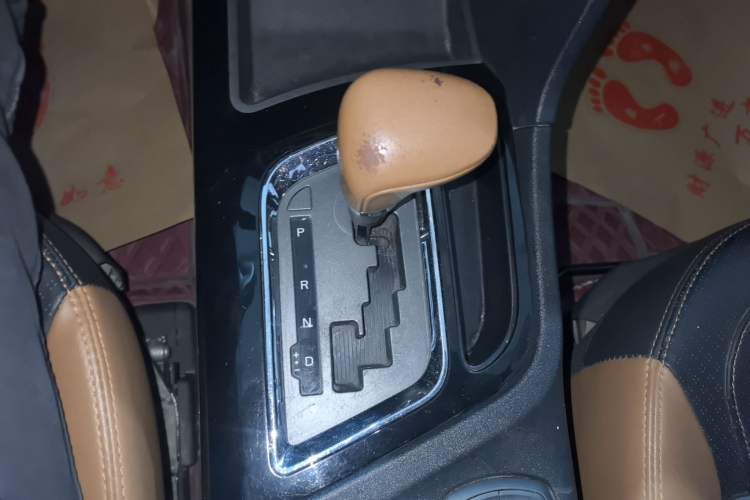 Used Soueast DX7 2017 1.5T Automatic Luxury Model Gear Lever