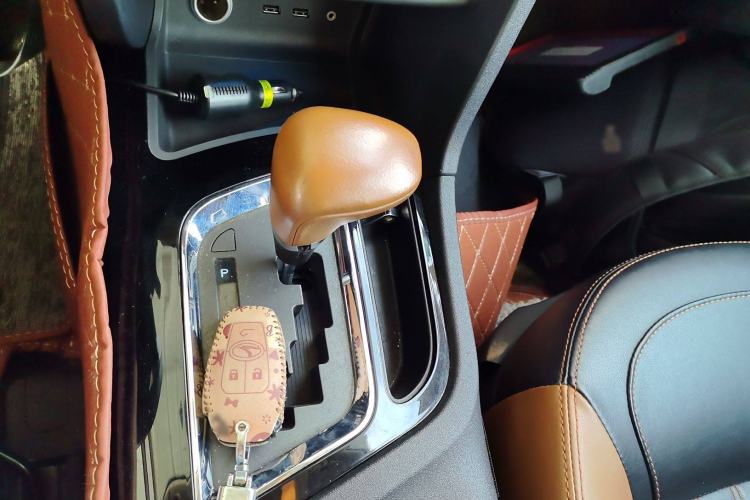 Used Soueast DX7 2017 1.5T Automatic Glory Edition Gear Lever