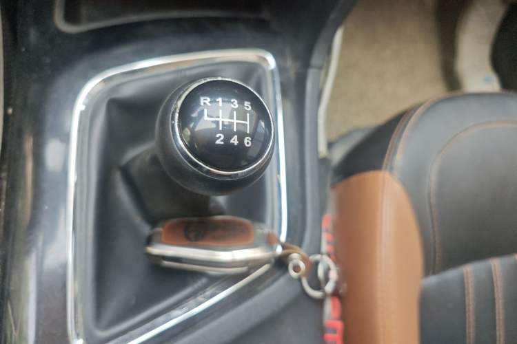 Used Soueast DX7 2017 1.5T Manual Triumph Edition Gear Lever