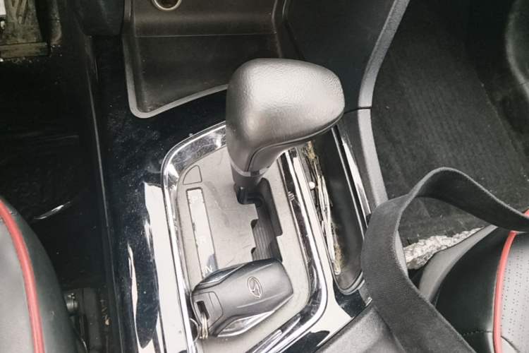 Used Soueast DX7 2017 1.5T Automatic Luxury Model Gear Lever