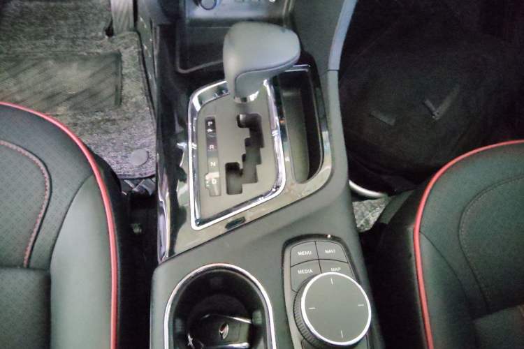 Used Soueast DX7 2017 1.5T Automatic Luxury Model Gear Lever