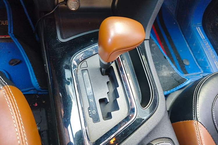 Used Soueast DX7 2017 1.5T Automatic Luxury Model Gear Lever