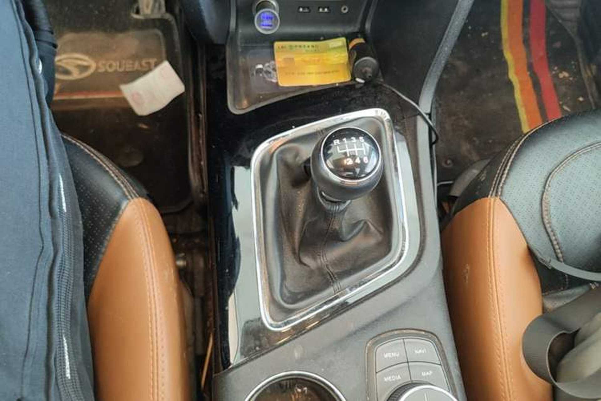 Used Soueast DX7 2017 1.5T Manual Luxury Model Gear Lever