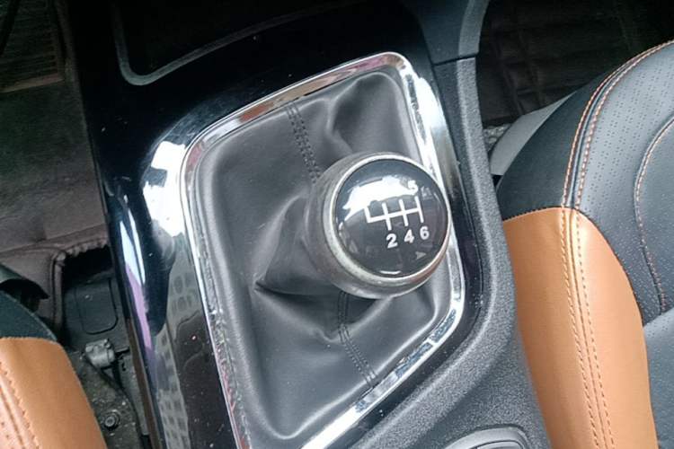 Used Soueast DX7 2017 1.5T Manual Luxury Model Gear Lever