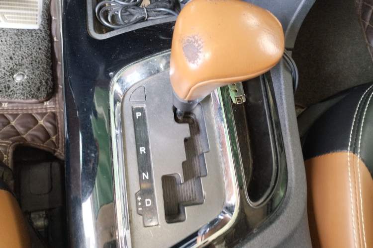 Used Soueast DX7 2017 1.5T Automatic Luxury Model Gear Lever