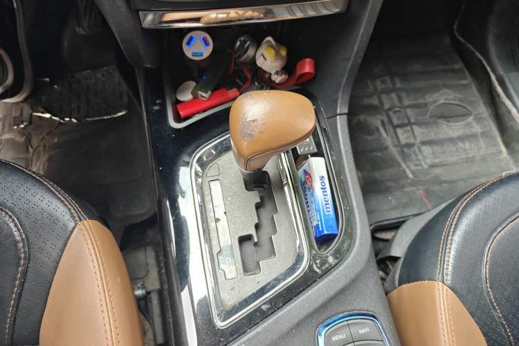 Used Soueast DX7 2017 1.5T Automatic Luxury Model Gear Lever