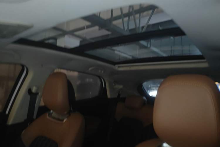 Used Soueast DX7 2017 1.5T Automatic Luxury Model Headliner