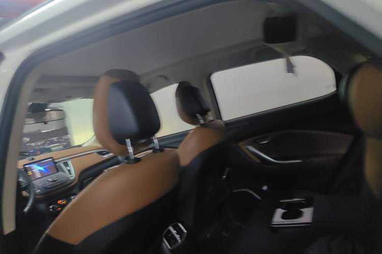 Used Soueast DX7 2017 1.5T Automatic Luxury Model Headliner