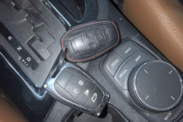 Used Soueast DX7 2017 1.5T Automatic Luxury Model Interior 1