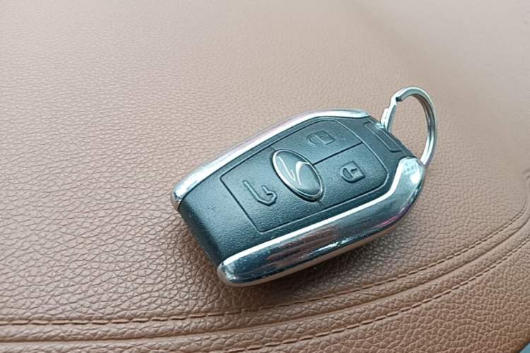 Used Soueast DX7 2017 1.5T Manual Luxury Model Interior 1