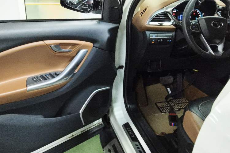 Used Soueast DX7 2017 1.5T Automatic Glory Edition Interior 3
