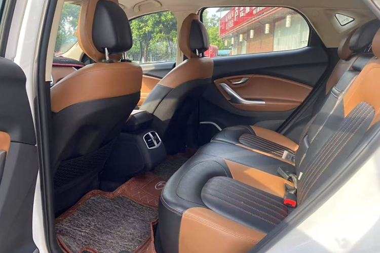 Used Soueast DX7 2017 1.5T Automatic Glory Edition Interior 3