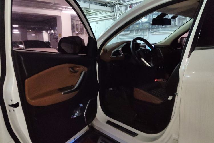 Used Soueast DX7 2017 1.5T Automatic Luxury Model Interior 3