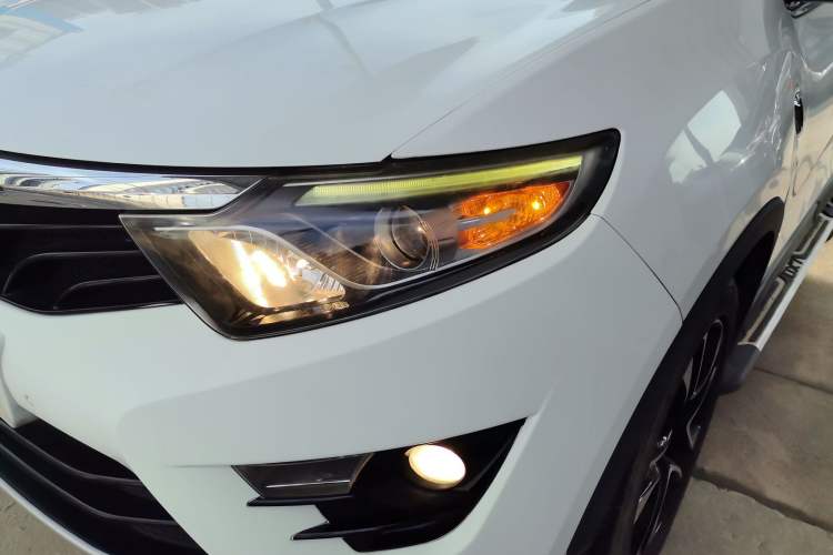 Used Soueast DX7 2017 1.5T Automatic Glory Edition Left Front Headlight