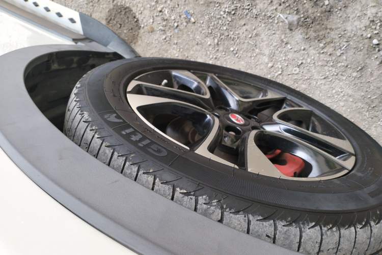 Used Soueast DX7 2017 1.5T Automatic Luxury Model Left Front Wheel Hub