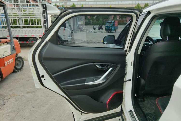 Used Soueast DX7 2017 1.5T Automatic Luxury Model Left Rear Door Interior