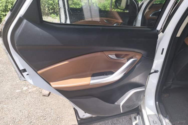 Used Soueast DX7 2017 1.5T Automatic Luxury Model Left Rear Door Interior