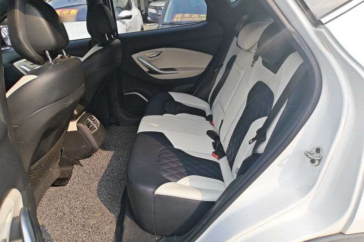 Used Soueast DX7 2017 1.5T Automatic White Rider Trim Left Rear Seat