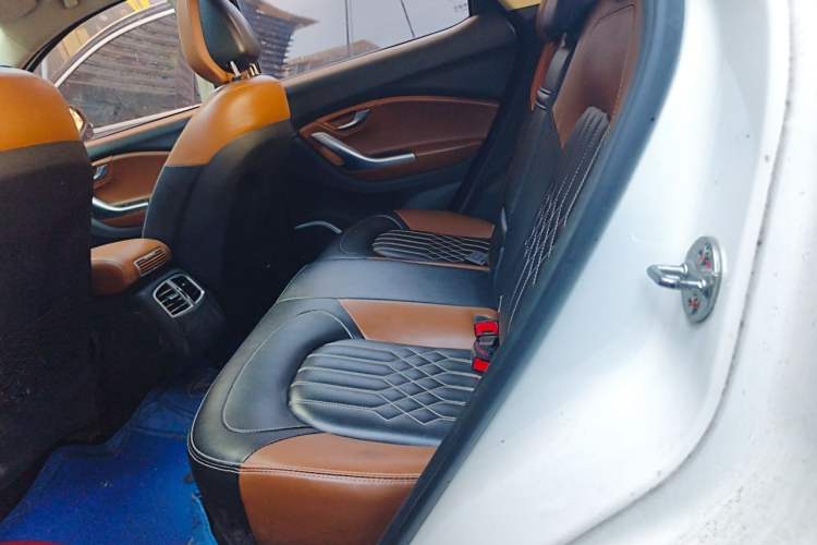 Used Soueast DX7 2017 1.5T Automatic Luxury Model Left Rear Seat
