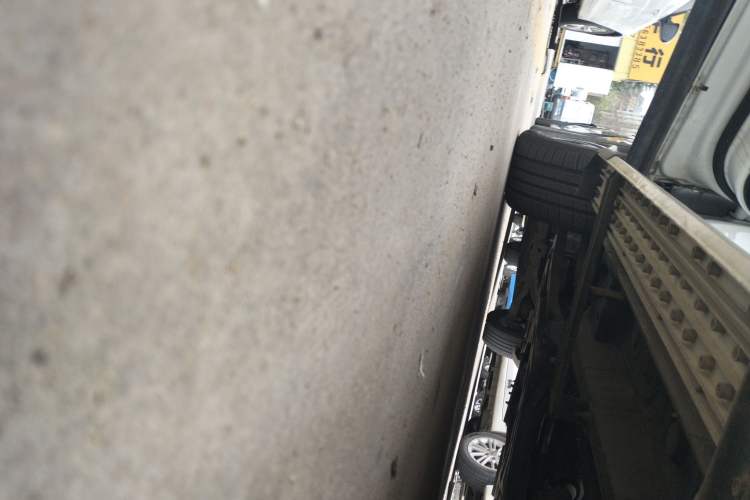 Used Soueast DX7 2017 1.5T Manual Triumph Edition Left Side Sill
