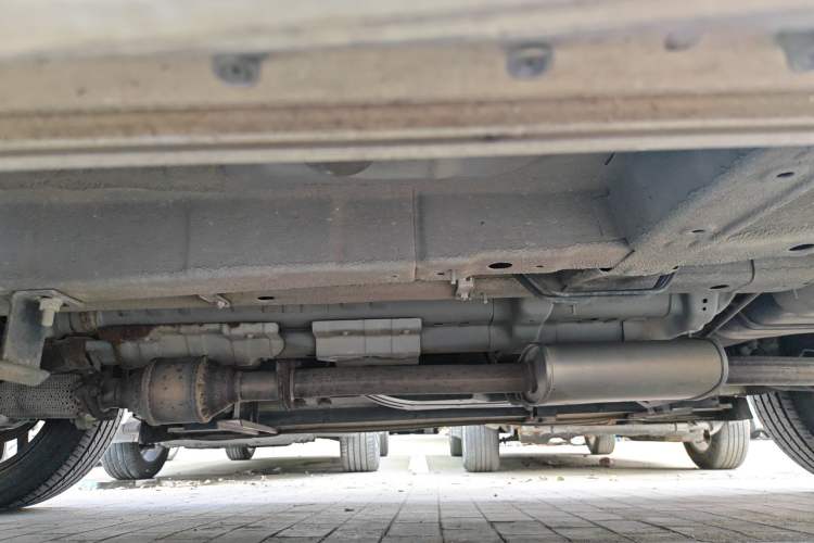 Used Soueast DX7 2017 1.5T Automatic White Rider Trim Left Side Sill