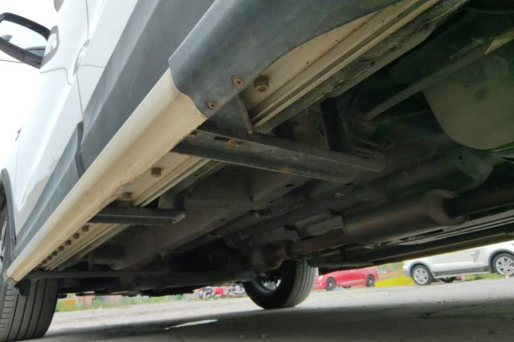 Used Soueast DX7 2017 1.5T Automatic Luxury Model Left Side Sill