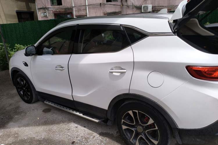 Used Soueast DX7 2017 1.5T Automatic Luxury Model Left Side