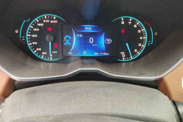 Used Soueast DX7 2017 1.5T Manual Triumph Edition Odometer Close Up