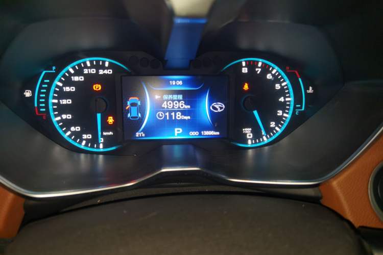 Used Soueast DX7 2017 1.5T Automatic Glory Edition Odometer Close Up